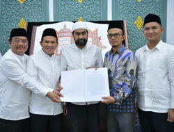 Aceh Wajibkan Shalat Fardhu Berjamaah, Aktivitas Bisnis Tutup Saat Azan