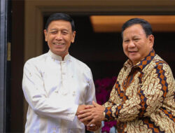 Sangat Fundamental, Prabowo Janji Akan Pelajari Tuntutan Para Senior Copot Gibran