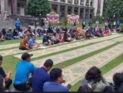 Mahasiswa UGM Mosi tak Percaya Rektor, “Kampus Kerakyatan” Hanya Slogan