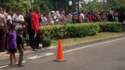 Ribuan Warga Serbu Pendopo Gubernur Aceh Minta Uang Meugang