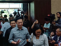Sidang Vonis Kasus Korupsi Impor Gula, Massa Teriaki “Free Tom Lembong”