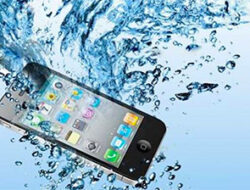 Cara Mengatasi Handphone yang Jatuh ke Air