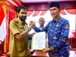 Mualem Lantik Nasir Jadi Sekda Definitif
