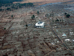 PELAJARAN DARI TSUNAMI ACEH