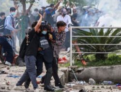Anak Muda Nepal Marah Pemerintahnya Blokir Medsos …19 Orang Tewas, Mendagri Mundur