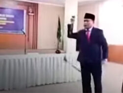 “Canda” Lemparan Tiang Mik Kakanwil Kemenag NTB Nyaris Cederai Kameraman