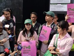 Aktivis dan Influencer Serahkan 17+8 Tuntutan Rakyat ke DPR