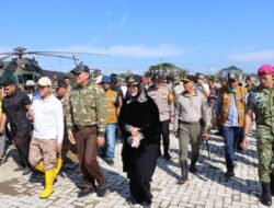 Didampingi Kapolda, Mendagri, dan Panglima TNI, MenhanTinjau Lokasi Banjir di Pidie Jaya