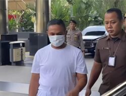 KPK Tangkap Gubernur Riau, Gubernur Sumut tak Pernah Diperiksa