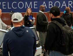 Imbas Shutdown, Ribuan Penumpang Tertahan di Bandara Utama AS