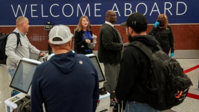Imbas Shutdown, Ribuan Penumpang Tertahan di Bandara Utama AS