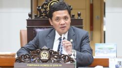 Ketua Komisi III Tegaskan Polri Tetap di Bawah Presiden