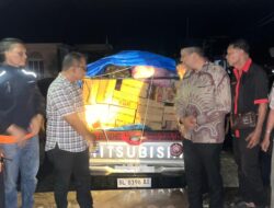 Terobos Medan Sulit, Plt. Kadis Koperasi Aceh Antar Bantuan ke Gayo Lues