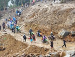 Gunakan Trail, Personel Bank Aceh Terobos Longsor dan Jurang Demi Aktifnya Layanan di Bener Meriah