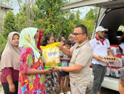 Plt. Kadiskop UKM Aceh Salurkan Bantuan Logistik untuk Korban Banjir Pidie Jaya