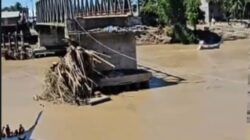 Perahu Getek Angkut Korban Banjir Terbalik Saat Seberangi Krueng Peusangan