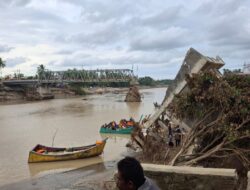 Aktivitas Penyeberangan di Bekas Jembatan Kuta Blang Bireuen