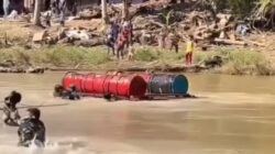 Wagub Aceh Terjatuh ke Sungai Saat Kunjungi Korban Banjir Pameu, Rombongan Selamat