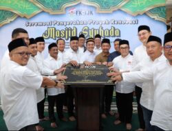 FKIJK Aceh Serahkan Bantuan Renovasi Masjid Syuhada Kuala Simpang