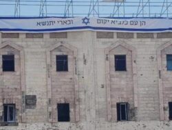 Militer Israel Pasang Spanduk Provokatif “Rising Lion” di Reruntuhan RS Indonesia di Gaza