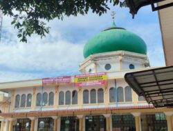 Meski Ditolak  Masyarakat, Bupati Syekh Muharram Ngotot Lantik Ajudan Jadi Imam Chik Masjid Abu Indrapuri