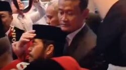 Paman Usman Pingsan Usai Wisuda Purnabakti di MK