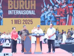 Di Tengah Isu Miring, Prabowo Malah Bercanda: “Yang Presiden Saya, bukan Teddy!”