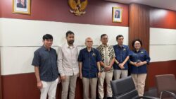 Demonstran Minta Bertemu, Mualem Posting Foto Sedang Lobi Anggaran di Jakarta
