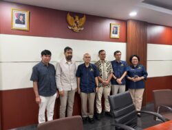 Demonstran Minta Bertemu, Mualem Posting Foto Sedang Lobi Anggaran di Jakarta