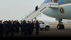 Rombongan Trump Buang Semua Barang Pemberian China ke Tong Sampah