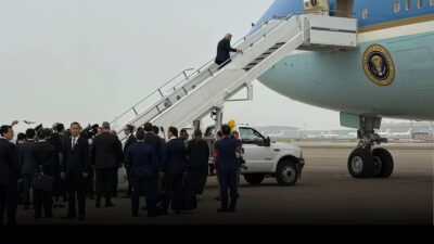 Rombongan Trump Buang Semua Barang Pemberian China ke Tong Sampah