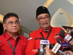 Tak Perlu Drama, Djarot Desak Jokowi Tunjukkan Ijazah ke Publik