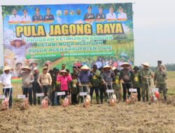 Wakapolda Aceh dan Plt. Kadistanbun Tanam Jagung Bersama di Pidie