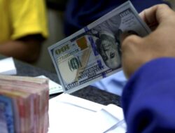 Rupiah Semakin Melemah, Kurs Jual Tembus Rp18.200