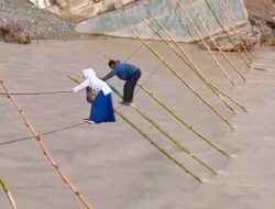 Siswa Pertaruhkan Nyawa Melintasi Sungai, Aceh Desak BNPB Bangun Empat Jembatan