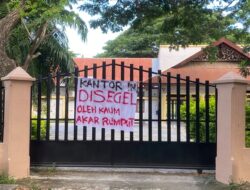 BREAKING NEWS: Kantor Dinas Koperasi dan UKM Aceh Disegel Orang tak Dikenal