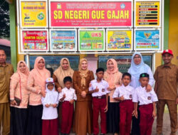 ASN dan DWP Dinsos Aceh Antar Anak Panti di Hari Pertama Masuk Sekolah