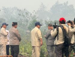 Prabowo Tinjau Karhutla di Kubu Raya